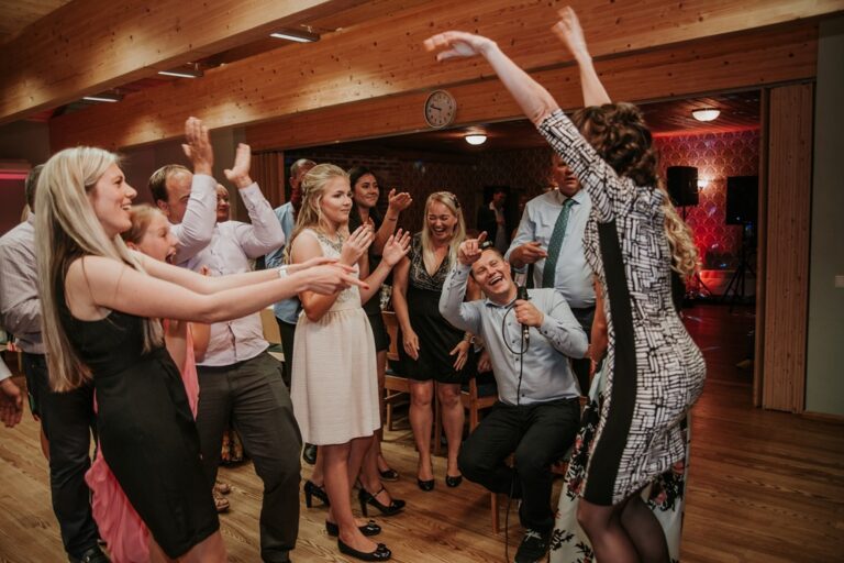 Pulmaisa ja õhtujuht sünnipäevapeol