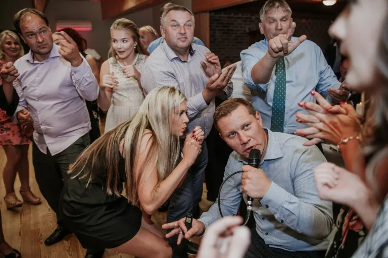 õhtujuht üritusel