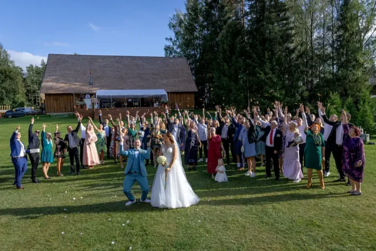 pulmaisa juhib pulmapäeva ja hoiab tempot