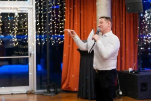 kuidas valida õhtujuht tallinnas